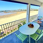 La Ligne Bleue Apartment *