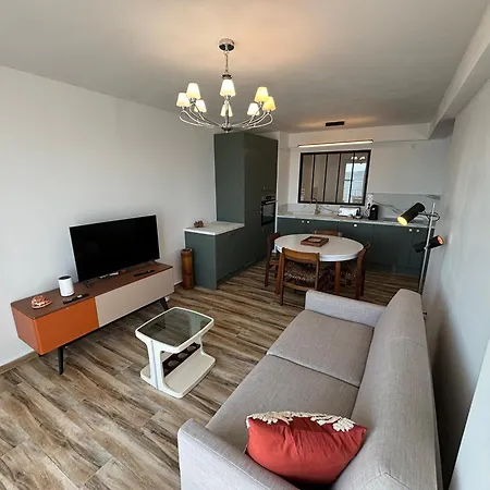 La Ligne Bleue Apartment *