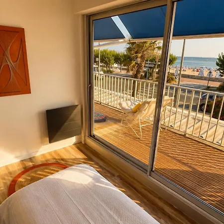 La Ligne Bleue Apartment *