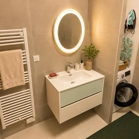 La Ligne Bleue Apartment *